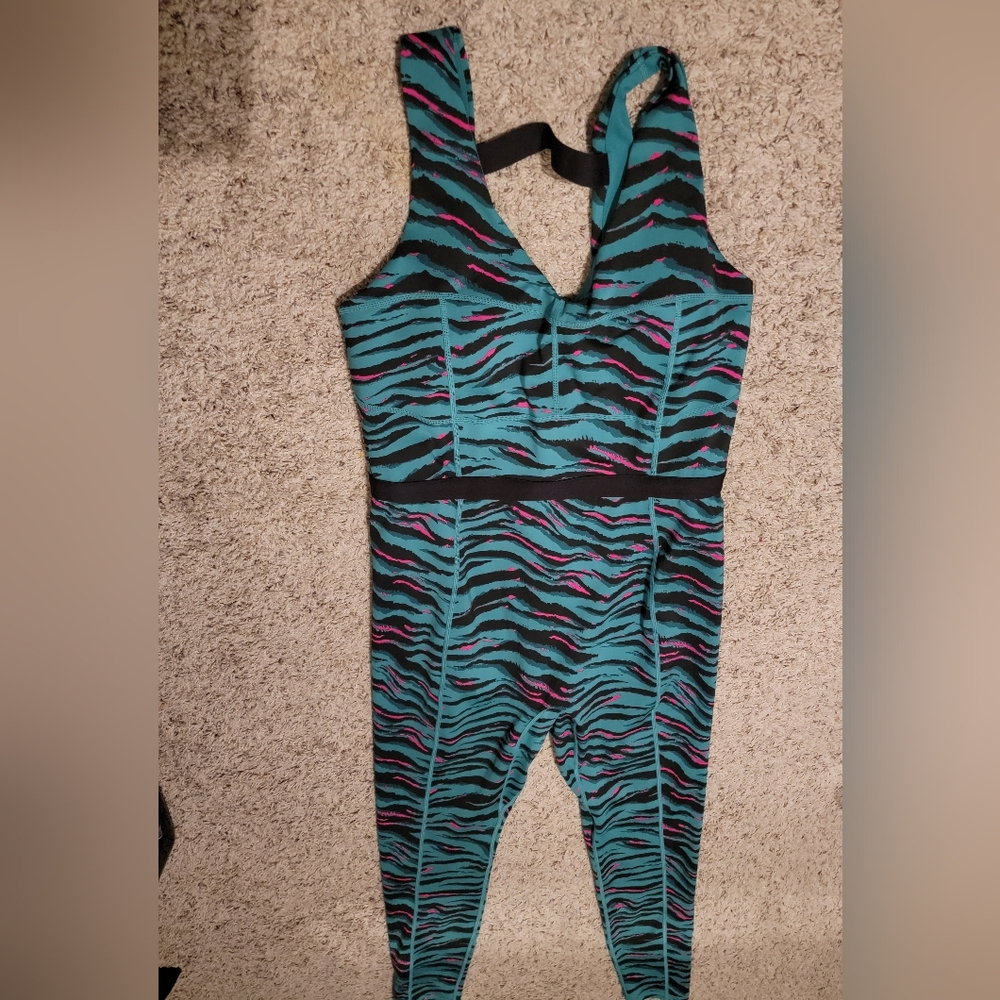 Fabletics Motion365+ Onesie Xl Nwt Roar/ Black - image 7